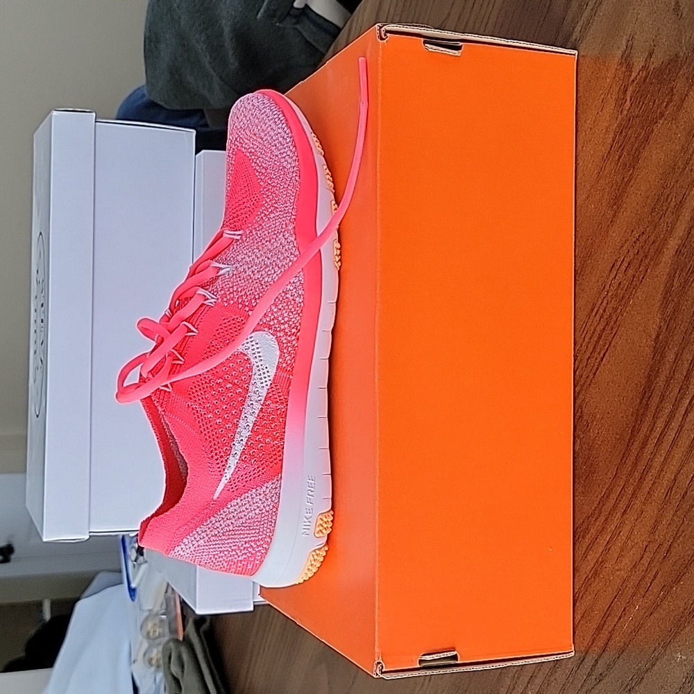 NIB Nike shoes
